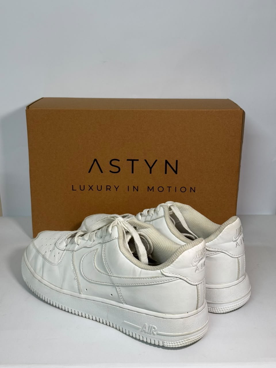 NIKE AIR FORCE 1 '07.