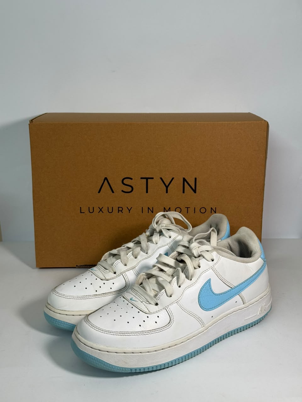 NIKE AIR FORCE 1 LOW