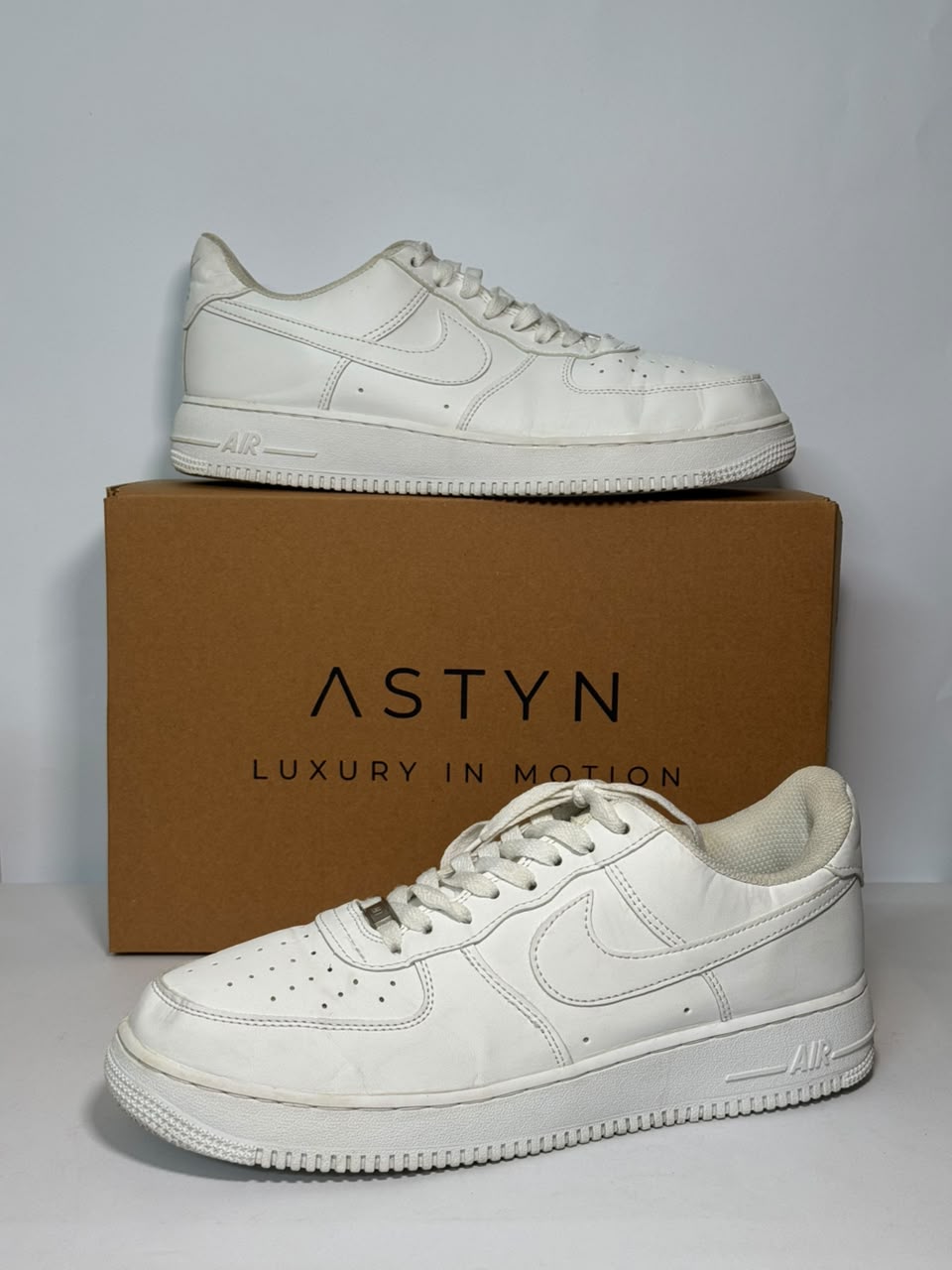 NIKE AIR FORCE 1 '07.